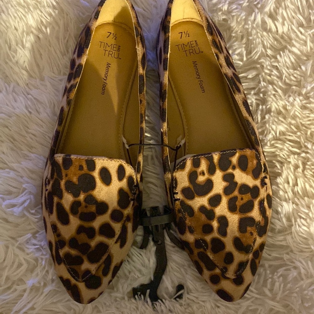 NEW Time and Tru Memory Foam Womens Leopard Flats NWT